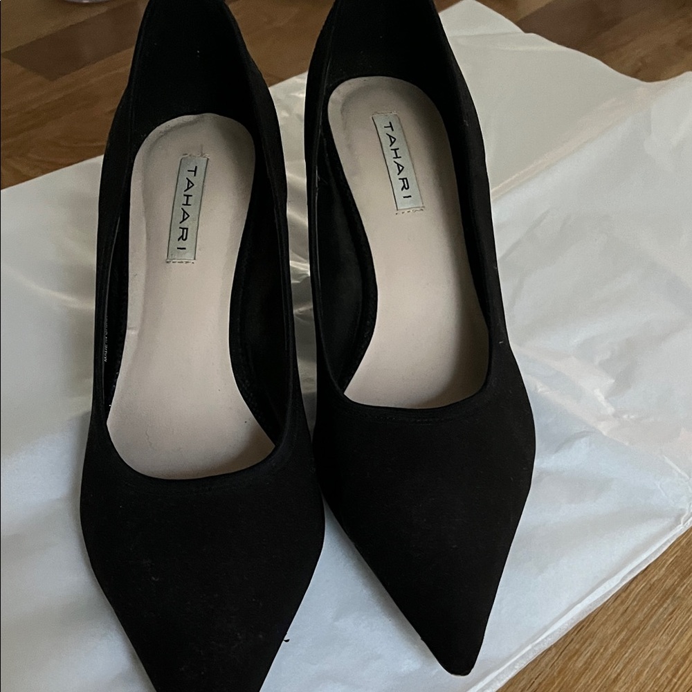 Tahari Women's Classic Black Heels